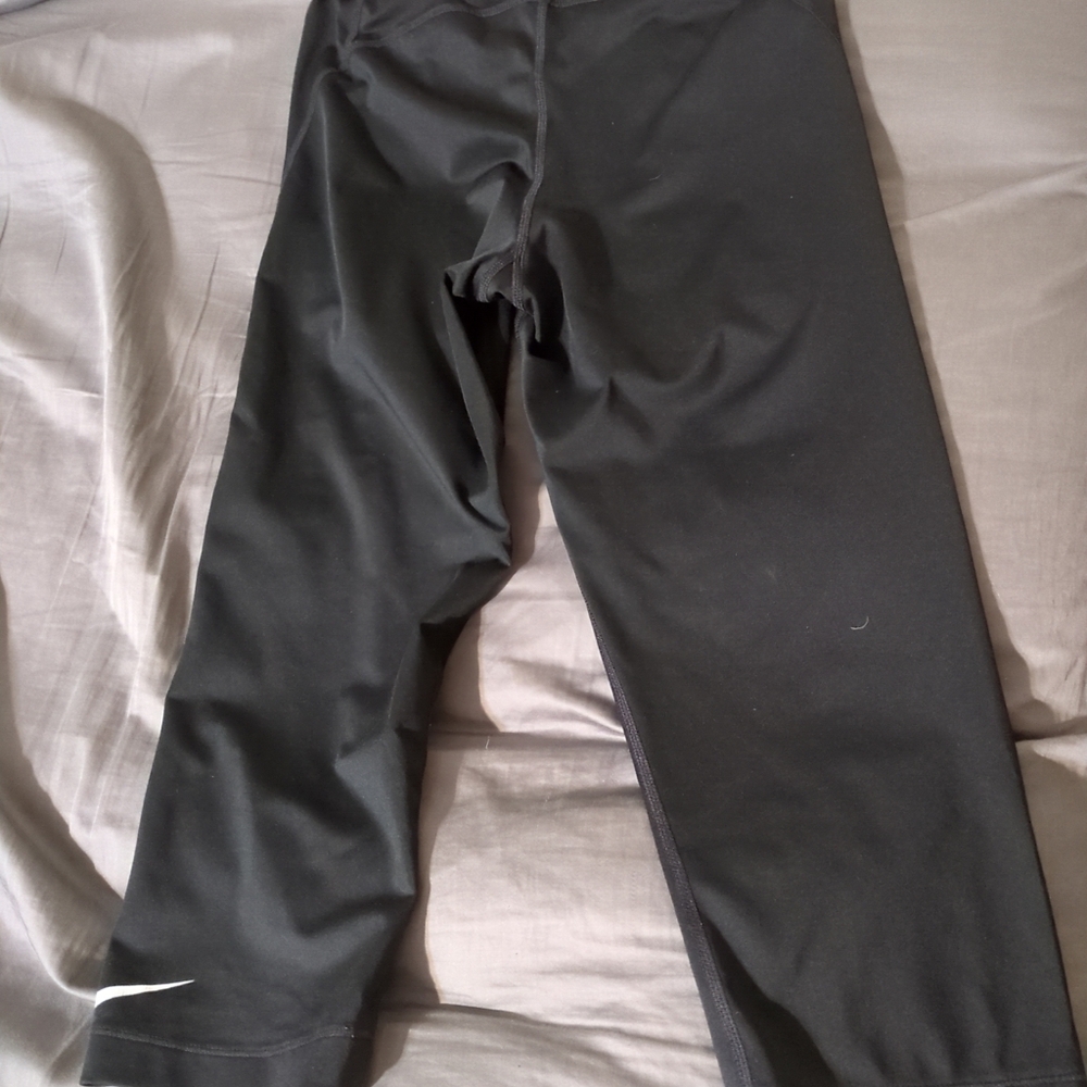 Nike Pro Compression Capri Size Medium - image 4